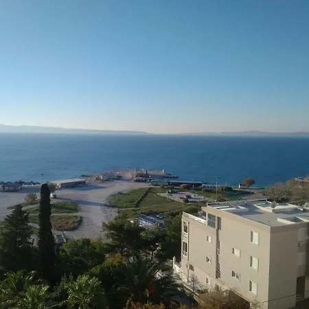 Nonna Nera アパート *