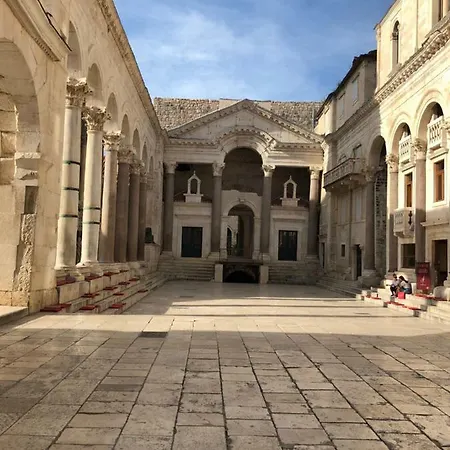 Nonna Nera سبليت